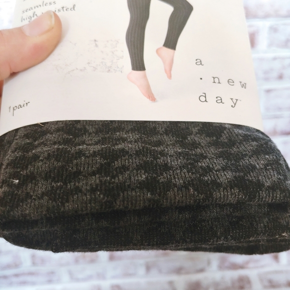 Leggings - Picture 2 of 3